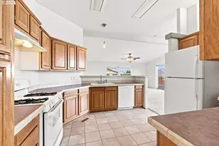 1703 Golden Way, The Dalles, OR 97058 - Photo 16