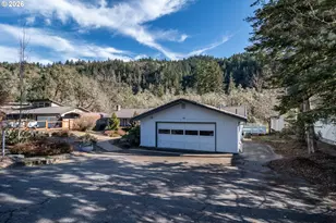 82 N River Dr, Roseburg, OR 97470 - Photo 48