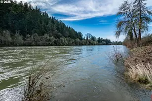 82 N River Dr, Roseburg, OR 97470 - Photo 44