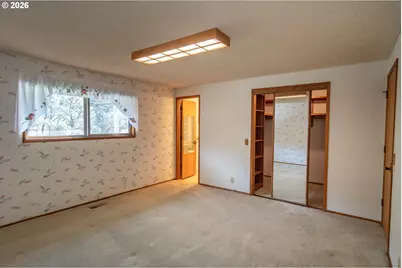 82 N River Dr, Roseburg, OR 97470 - Photo 24