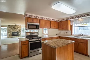 82 N River Dr, Roseburg, OR 97470 - Photo 12