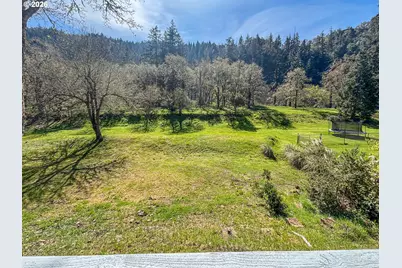 82 N River Dr, Roseburg, OR 97470 - Photo 38