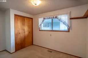 82 N River Dr, Roseburg, OR 97470 - Photo 18