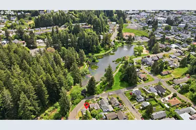 685 N 12th St, Coos Bay, OR 97420 - Photo 2