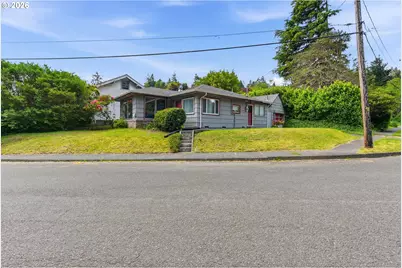 685 N 12th St, Coos Bay, OR 97420 - Photo 32