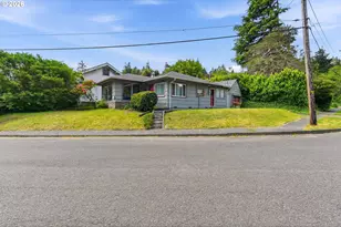 685 N 12th St, Coos Bay, OR 97420 - Photo 32