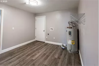 47601 Highway 58, Oakridge, OR 97463 - Photo 22
