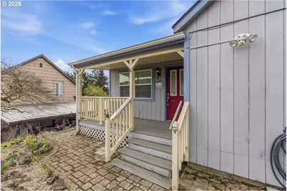 319 N 3rd St, Kalama, WA 98625 - Photo 4