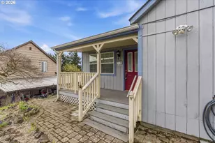 319 N 3rd St, Kalama, WA 98625 - Photo 4