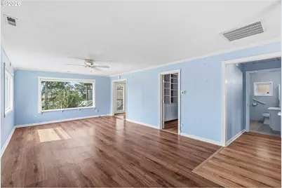 319 N 3rd St, Kalama, WA 98625 - Photo 8