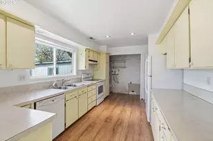 319 N 3rd St, Kalama, WA 98625 - Photo 14