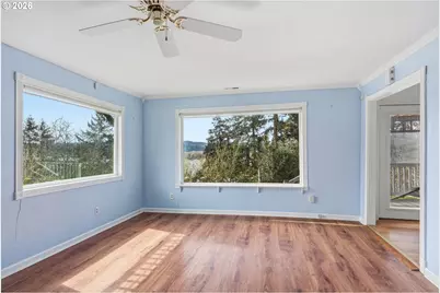 319 N 3rd St, Kalama, WA 98625 - Photo 10