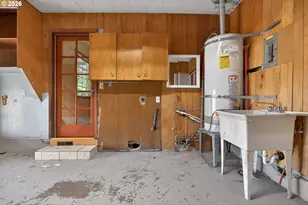 12330 NE Knott St, Portland, OR 97230 - Photo 32