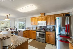 1385 SE Laurel Ct, Roseburg, OR 97470 - Photo 10