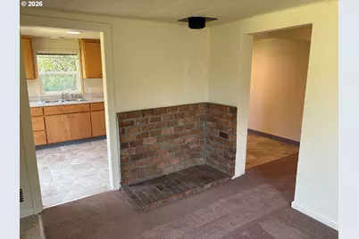 200 Azalea Dr, Eugene, OR 97404 - Photo 4