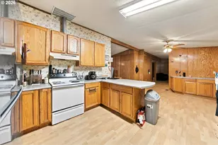 911 Cleveland Hill Rd, Roseburg, OR 97471 - Photo 8