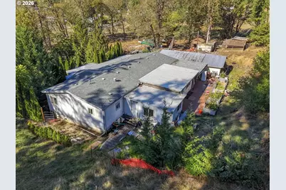 911 Cleveland Hill Rd, Roseburg, OR 97471 - Photo 2
