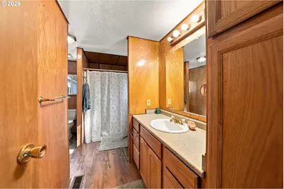 911 Cleveland Hill Rd, Roseburg, OR 97471 - Photo 12