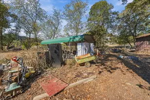 911 Cleveland Hill Rd, Roseburg, OR 97471 - Photo 32