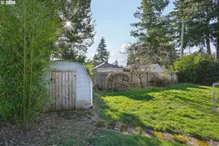 16810 E Burnside St, Portland, OR 97233 - Photo 32