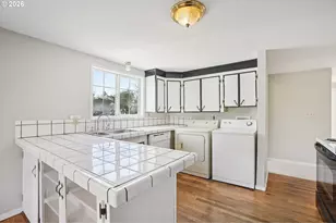 16810 E Burnside St, Portland, OR 97233 - Photo 12