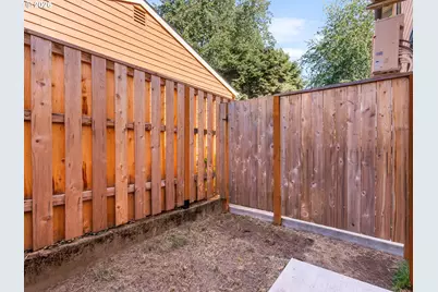 8367 N Swenson St #1, Portland, OR 97203 - Photo 12