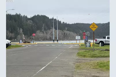 1165 NE Broadway St, Waldport, OR 97394 - Photo 10