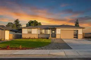 265 SE Logan St, Winston, OR 97496 - Photo 1