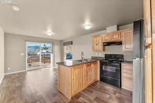 201 NE Peggy Ave, Roseburg, OR 97470 - Photo 8