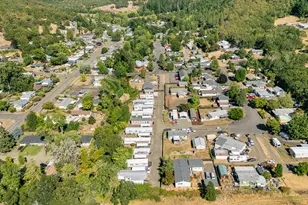 201 NE Peggy Ave, Roseburg, OR 97470 - Photo 28