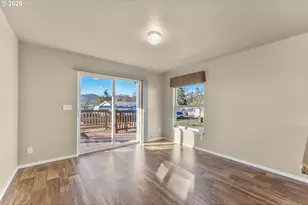 201 NE Peggy Ave, Roseburg, OR 97470 - Photo 4