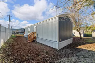 201 NE Peggy Ave, Roseburg, OR 97470 - Photo 22