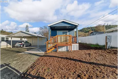 201 NE Peggy Ave #13, Roseburg, OR 97470 - Photo 2