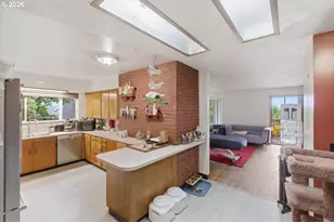 7339 S Corbett Ave, Portland, OR 97219 - Photo 22