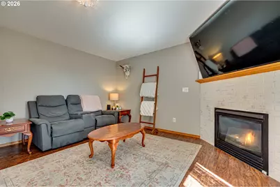 302 Pine St, Woodland, WA 98674 - Photo 12