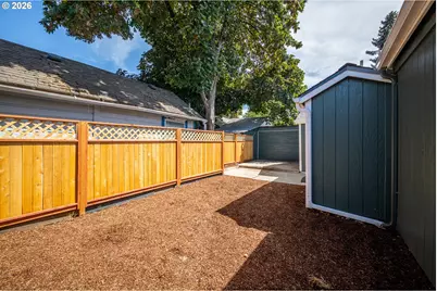 823 4th St, Springfield, OR 97477 - Photo 6