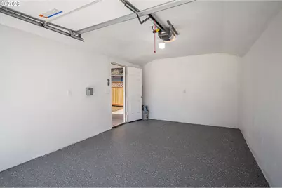 823 4th St, Springfield, OR 97477 - Photo 10