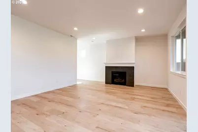 795 Magnolia Ave, Woodburn, OR 97071 - Photo 8