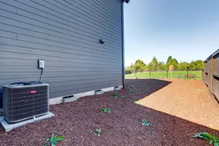 795 Magnolia Ave, Woodburn, OR 97071 - Photo 36