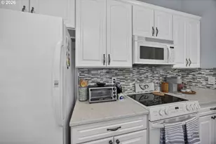 976 Nopal St, Florence, OR 97439 - Photo 12