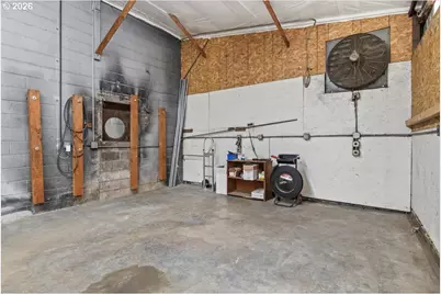 890 N Main St, Independence, OR 97351 - Photo 38
