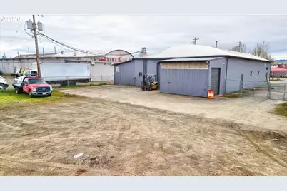 890 N Main St, Independence, OR 97351 - Photo 46