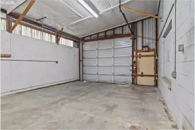 890 N Main St, Independence, OR 97351 - Photo 34