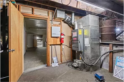 890 N Main St, Independence, OR 97351 - Photo 44
