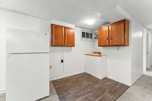 2030 SE 100th Ave, Portland, OR 97216 - Photo 32
