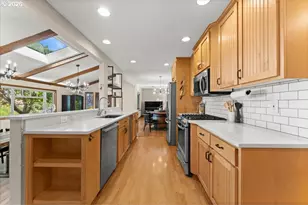 2030 SE 100th Ave, Portland, OR 97216 - Photo 10