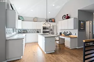 9216 NW Bartholomew Dr, Portland, OR 97229 - Photo 22