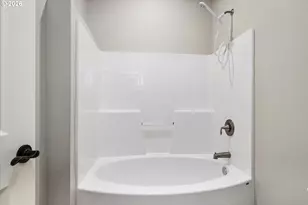 360 Mia Ln, Eugene, OR 97401 - Photo 18