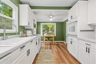 4307 SW Marigold St, Portland, OR 97219 - Photo 12