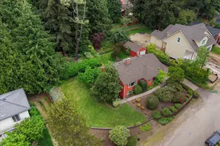4307 SW Marigold St, Portland, OR 97219 - Photo 2